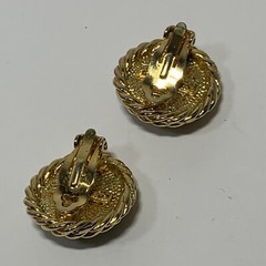 VTG FRIENDSHIP Gold Tn Clip Back Earrings Black Cloisonne Enamel Round Floral