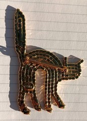 Vtg Dorothy BAUER Gold Tone Black Rhinestone Scary Black Cat Halloween Brooch