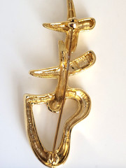 Gold Tone Heart Hgs & Kisses Brooch Signed AAI 3″