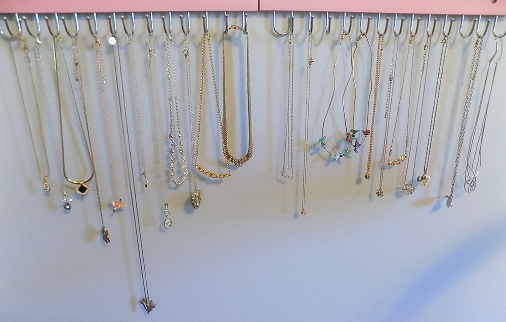 HUGE LOT VINTAGE-CONTEMPORARY PRETTY PENDANT NECKLACES 1 ALEX & ANI WONDER WOMAN