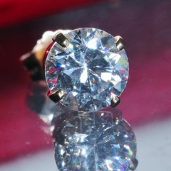 (1)One single-14k yellow gold 1.00ct white topaz stud earring 0.6gr