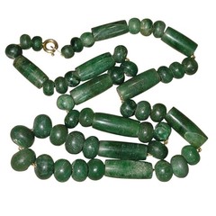 Green Jade Beaded Necklace Vintage Barrel Round Beads Gold Tone Clasp 17 Inches