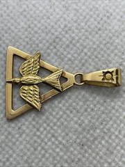VINTAGE HANDMADE 19K Yellow Gold FLYING BIRD TRIANGLE Charm Pendant w/17K Lock