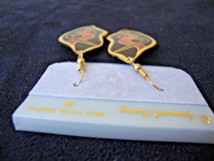 VINTAGE SAMUEL HUANG CLOISONNE HOOK DANGLE EARRINGS BLACK PINK & PURPLE ENAMEL
