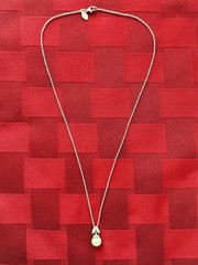 Lovely! Vintage 1990s Metropolitan Museum of Art 8mm Pearl Pendant .925 Necklace