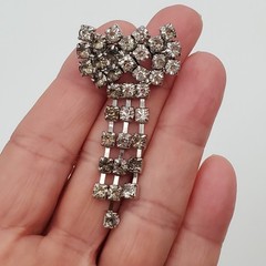 VTG Bow Brooch 2.25in Silver Tone Brilliant Crystal Dangling Rhinestone Estate