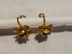 Vintage B&N Bugbee & Niles 3-D rose flower Gold Tone floral Screw Back earrings