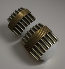 Vtg Industrial Modernist Wrapped Ribbed Brass & Alloy Square Post Earrings 16.5g