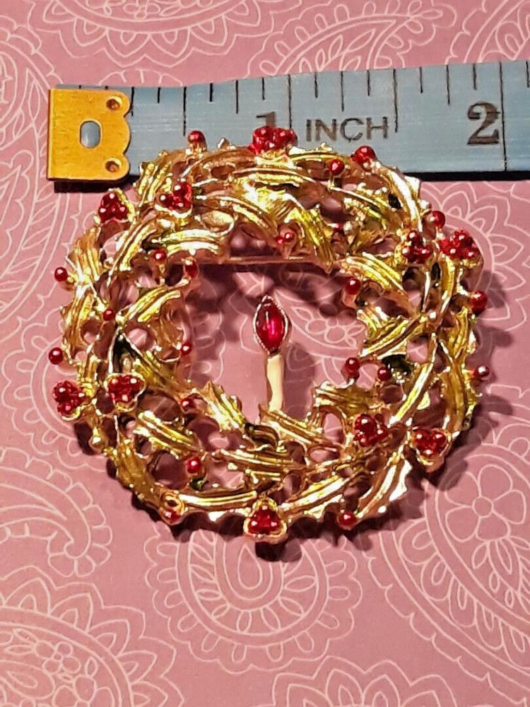 Vintage Christmas Holiday Wreath & Candle Brooch Pin