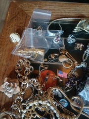 Estate Find Costume Jewelry Lot-Brooches Earrings Necklaces Rings & More (R)