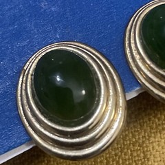 Vintage Oval green Jade Gold Tone Earrings Clip On 0.6 Inch