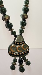VINTAGE CHINESE EXPORT-STYLE BEADED JADE & ANTIQUE GOLD PLATED NECKLACE