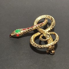 1985 Metropolitan Museum of Art MMA Gold Tone Snake Brooch Enamel Green Cabochon