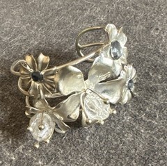 Vintage Flower Braelet w/ Rhinestones