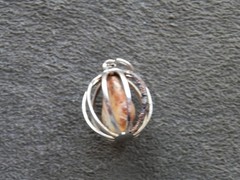 Granite with Iron Ore Veins in ‘Rusted’ Cage Vintage Silvertone Pendant 1.8g