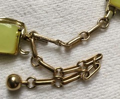 VINTAGE LUCITE – CORO Necklace – YELLOW – Collar length 16′” Gold-tone