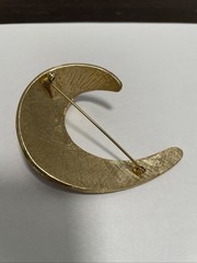 Large Statement Swoop Brooch Pin UNIQUE Ruby Red/Dark Gold Chunky. Approx 2.5In.