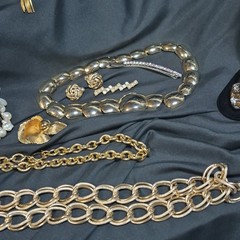 Jewelry Vintage to Modern Costume Mixed Lot Estate Gold Tone