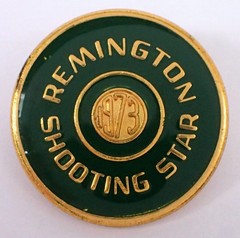 Vtg 1973 REMINGTON SHOOTING STAR Green Enamel Lapel Hat Vest Pin Shotgun Shell