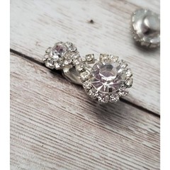 Vintage Clip On Earrings Clear Gem *One Broken Dangle* – Damaged/Repair Needed