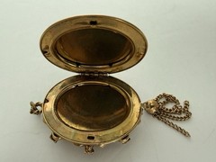 Vintage gold tone jewelry Lot 0f 5