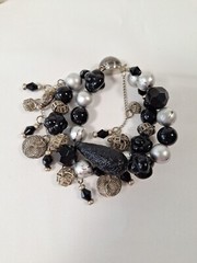 Unique Vtg 3 Strand Black & Silver Glass, Acrylic & Metal Bracelet
