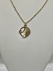 Vintage Pearl on Filigree Leaf Goldtone Pendant Necklace 17 1/2”