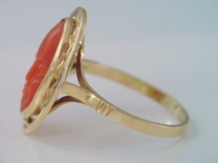 RARE VINTAGE 750 18K GOLD CARVED CORAL FACE RING sz 7 1/2