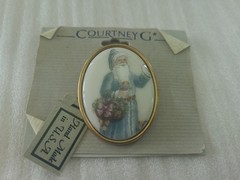Vintage COURTNEY G Grand Nicholas Santa Christmas Brooch Pin Carded