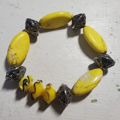 Vintage Bracelet Yellow Howlite Glass Metal Stretchy Handmade Yellow Silver Tone