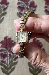 Vintage Elgin Ladies Watch Art Deco Gold Tone 1940 Size Small Stretch Band