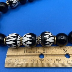 vintage NECKLACE 1970s 1980s chunky black white beads lightweight 20″ Statement