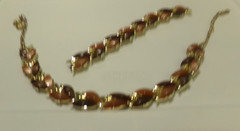 VINTAGE THERMOSET LUCITE LEAF NECKLACE & BRACELET (NEEDS CLASP)