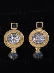 Vintage Signed Linda Levinson Gold Tone Coin Stone Clip Earrings Retired