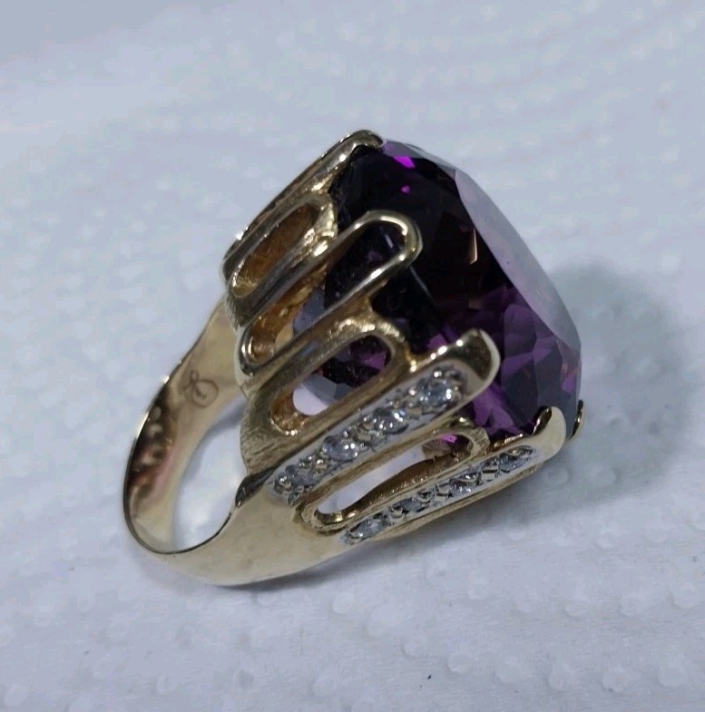 AMETHYST OVAL 14K SOLID GOLD & Diamonds Size 8 RING 26 Grams Huge