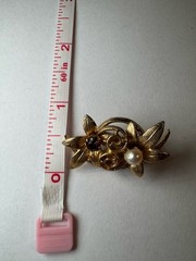 Vintage Gold Tone Floral Brooch Pin W/ Faux Pearl & Purple Rhinestone 3D Texture