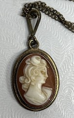 NYCO 1/20-12K Chain Necklace With Cameo Charm