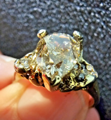 2.CARAT center NATURAL Diamond “Not a LG enhanced” w/side diamonds, 14k solid yg
