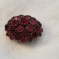 Vintage Multi Shades of Pink/Purple and Red Rhinestone 1.25″ Brooch Unsigned