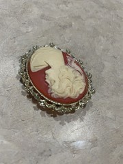 Gerry’s Signed Gold Tone Vintage Cameo Pendant Brooch Pin