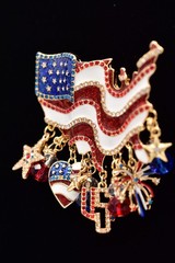 Patriotic American Flag Rhinestone Dangle Brooch Red White Blue USA Pin Bin7