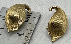 Vintage Lisner Earrings Clip Gold Tone Cuff Swirl Leaf Minimalist Lagenlook
