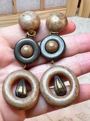 Vintage Wooden Circle Earrings Clip ON Modernist Style Brown Lightweight 3″L