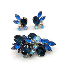Vintage Celebrity Blue AB Rhinestone Brooch Clip On Earrings Set Demi Parure