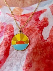 Vintage Contemporary Gold Tone Sunrise Pendant/Necklace