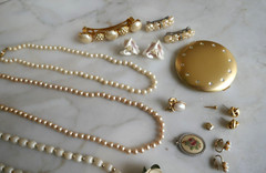 21 Pc Lot Faux Pearl Rhinestone Jewelry Compact Mirror Wristwatch Hair Barrettes