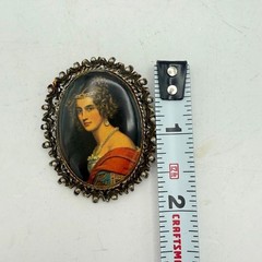 Vintage Cameo Style Noblewoman Portrait Brooch or Pendant – Ornately Framed