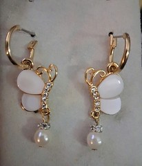 Vintage White Thermoset Leaf Gold-Tone Necklace Butterfly Faux Pearl Earring Set