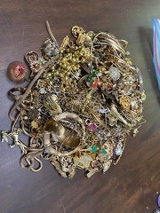 7.14 Pound Gold Tone Vintage To Modern Costume Jewelry Lot 100+ Pieces (K)
