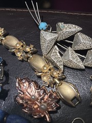 Vintage Jewelry Scrap Lot Repair Craft Harvest Rhinestone Beads Brooches 50+